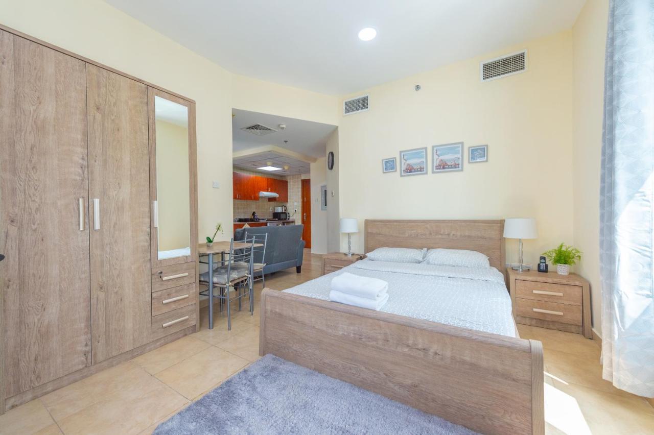 Luxury Escapes - Modern Budget Studio With Balcony In Jlt! ドバイ エクステリア 写真